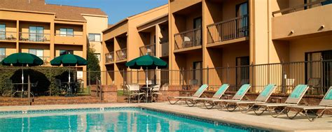 Brentwood, TN Hotels with Gym and Pool | Courtyard Nashville Brentwood