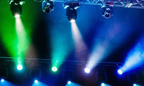 Using DMX Lights To Create an Intimate Concert Atmosphere - Ikan