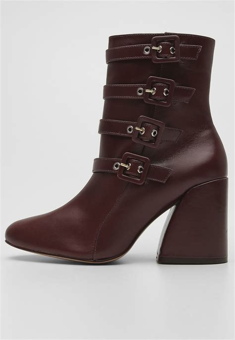 Botas Da Luiza Barcelos - Bota Luiza Barcelos Fivelas Vinho - Compre Agora | Dafiti Brasil
