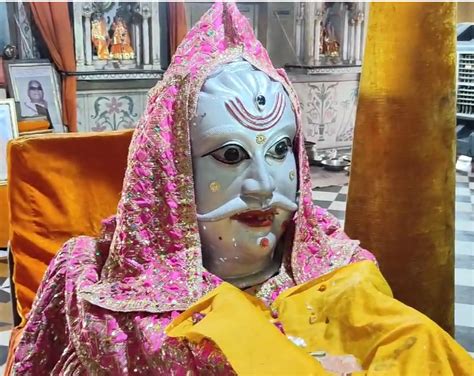 Devotees Reached Temples To Have Darshan Of Bhole Baba आगरा में गूंजा