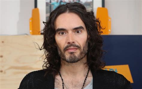 Russell Brand Biography, Wiki, Net Worth, Height, Weight, Personal Life ...