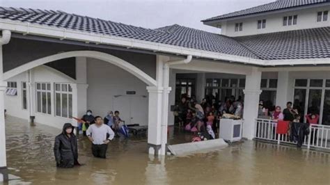 12 000 Displaced By Floods In Malaysia