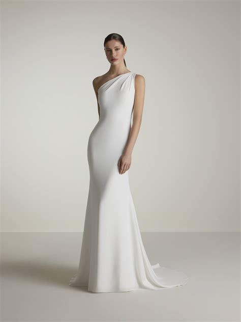 MAGICA | Mermaid wedding dress with asymmetrical neckline | House of St