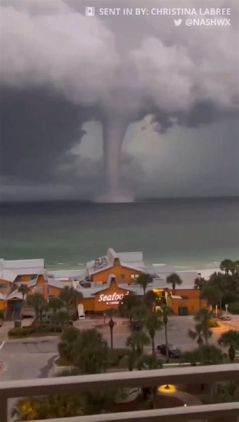 Waterspout in Florida : r/BeAmazed