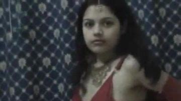 Indian Girl Takes Off Her Clothes Porn