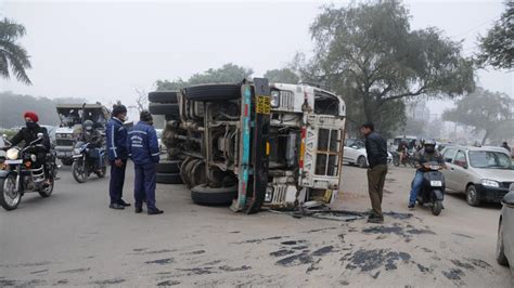 11 Killed After Truck Hits Three Wheeler Car In Uttar Pradesh India