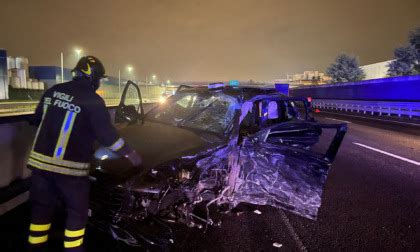 Tir Contromano In Autostrada Fa Frontale Con L Auto Del Manager Di