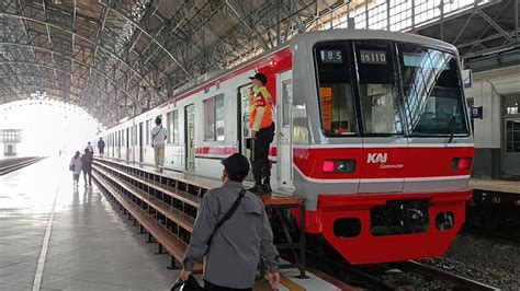 Naik KRL Commuter Line Dari Stasiun Jatinegara Ke Stasiun Tanjung Priok