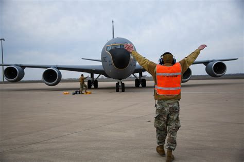 AAFB Kansas ANG Airmen Team Up For Hot Pit Refueling Altus Air Force