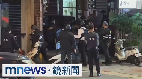 萬華槍手轟32槍尋仇 警大腿中彈哀號｜鏡新聞 Youtube