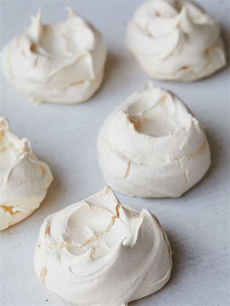 Easy Meringues Recipe Easy Meringues Meringue Recipe Desserts