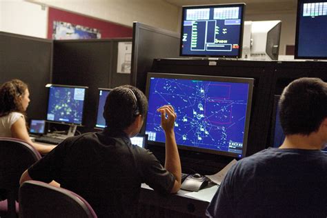 Faa Closes A Hiring Runway For Air Traffic Controllers Wsj