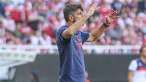 Veljko Paunovic explotó por mal estado de la cancha en el Estadio