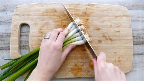 How To Cut Green Onions Scallions It S A Veg World After All