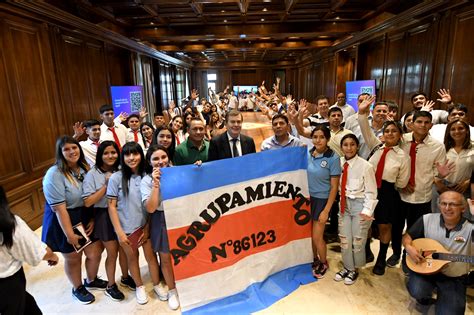 El Gobernador Zamora Recibi Alumnos De Colegios De Suri Pozo Villa