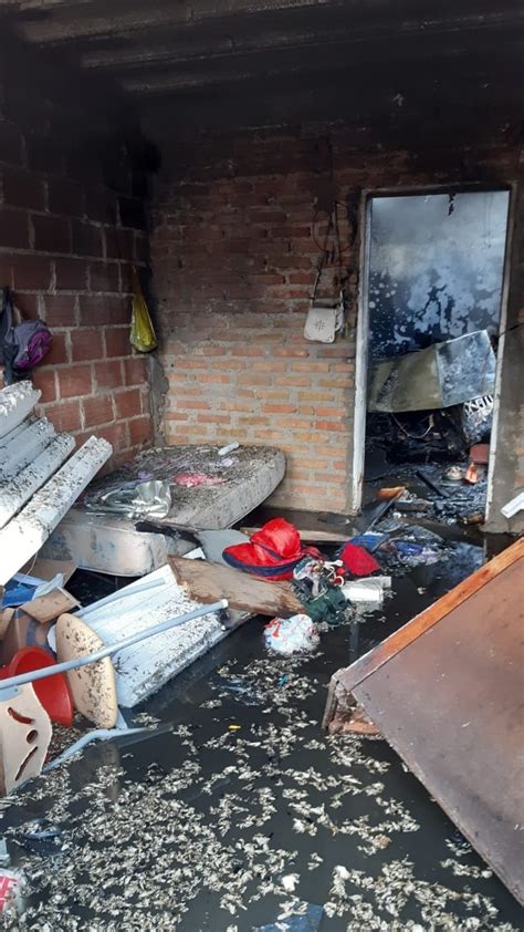 Una familia quedó en la calle tras incendiarse su casa Mejor Informado