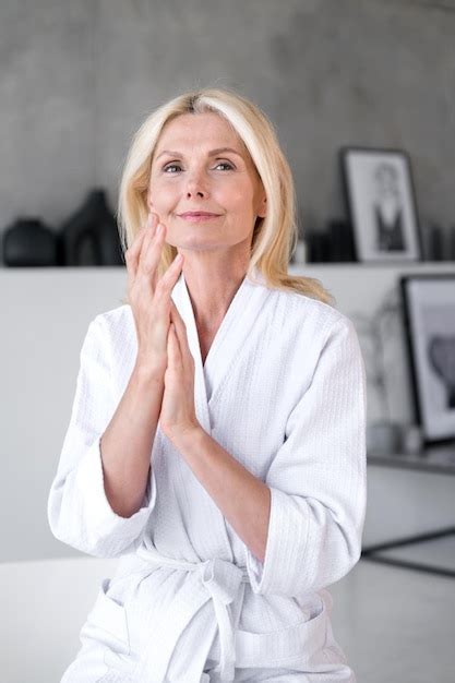 Premium Photo Woman With Healthy Hands And Nude Nails Applying Cosmetic Product