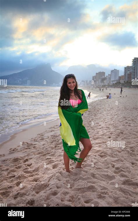 Rio De Janeiro Ipanema Bikini Banque De Photographies Et Dimages Haute R Solution Alamy