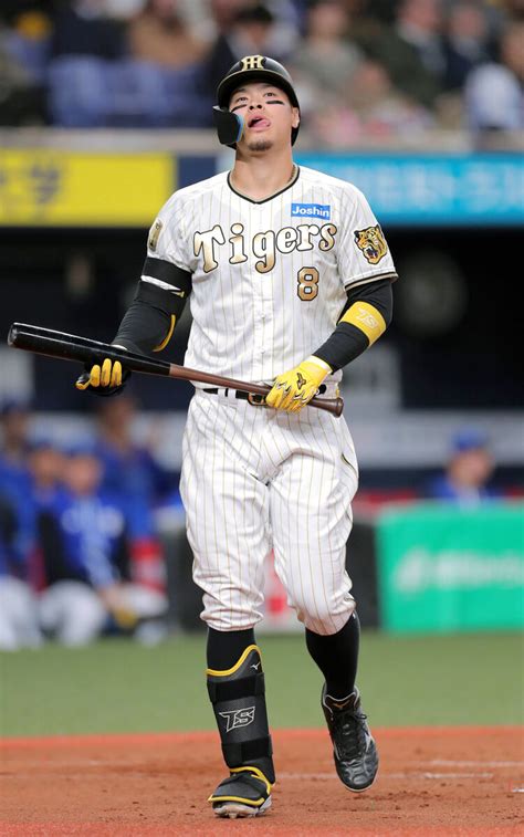 【阪神】佐藤輝明、1死一、三塁の好機で見逃し三振 Npbシーズン記録上回るハイペース スポーツ報知