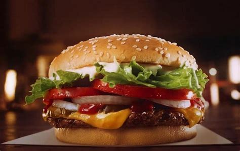 Após críticas Burger King muda nome de Whopper Costela sem costela