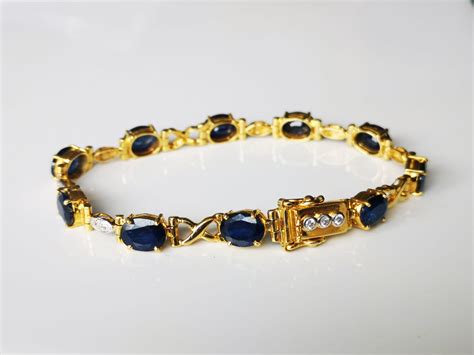 Bracelet Souple En Or Jaune Carats Saphirs Bleus Et Diamants