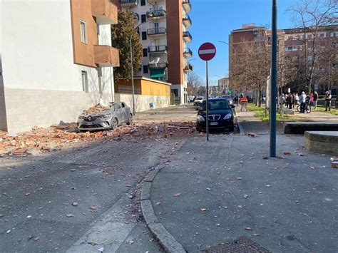 A Corsico Esplosione Al Sesto Piano Di Un Palazzo In Via Montello