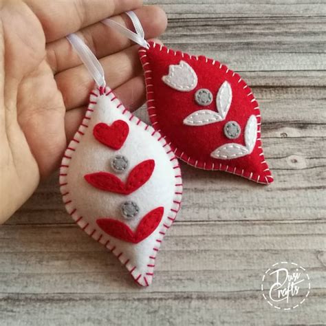 Set Of Felt Christmas Bauble Ornaments With Folk Art Red Etsy