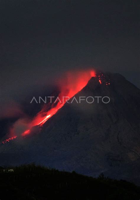 Lava Pijar Gunung Sinabung Antara Foto