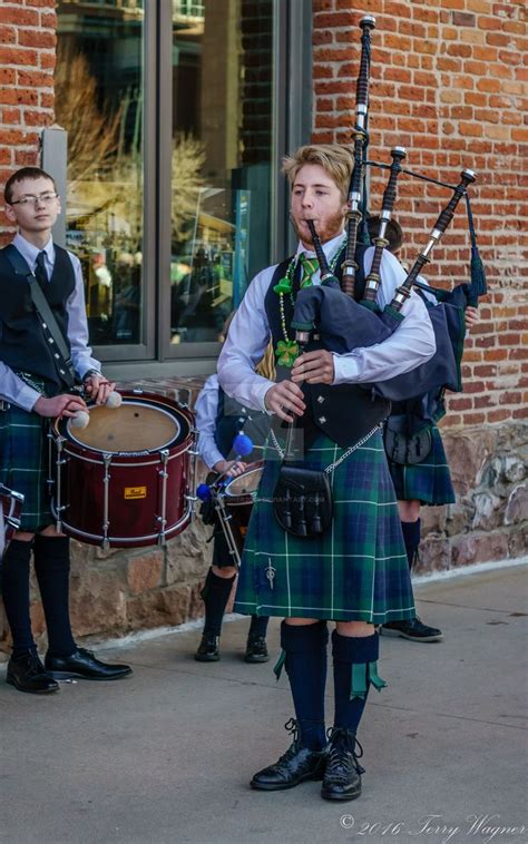 Irishman and his bagpipes | Irish men, Bagpipes, Kilt