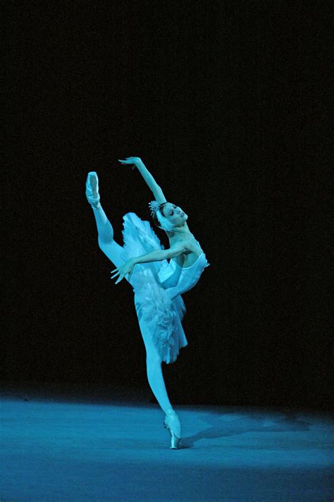 Svetlana Zakharova as Odette in Bolshoi Ballet's production of Swan ...