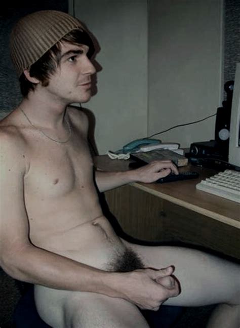 Drake Bell Naked In College TubeZZZ Porn Photos