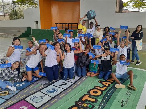 DETRAN ES Detranzinho segue na estrada ações educativas nas ruas