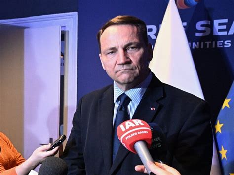 Katastrofa smoleńska Radosław Sikorski zdecydował w sprawie wniosku do