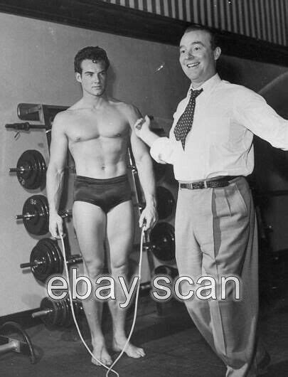 STEVE REEVES MR AMERICA HERCULES BARECHESTED BEEFCAKE GYM WORKOUT 8X10