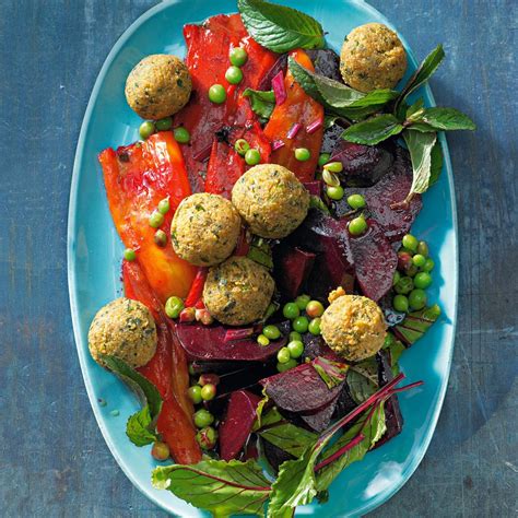 Paprika Rote Bete Salat mit Kichererbsen Bällchen BRIGITTE de