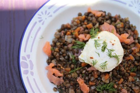 La Salade De Lentilles Au Saumon Fumé Et œuf Poché Debobrico