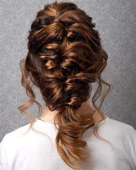 18 Bold and Beautiful Greek Hairstyle for Women