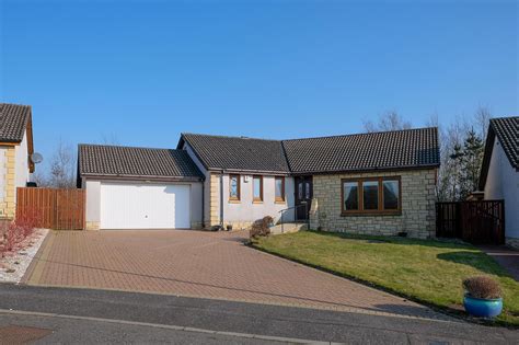 Immaculate And Exceptionally Spacious Detached Bungalow In Highly