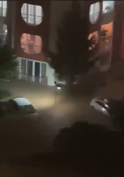 Stanbul U Sel Vurdu Ara Lar Sel Sular Na Kap L P S R Klendi