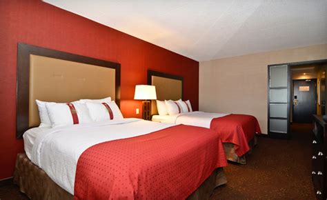 1-Night St. Catharines Stay at the Holiday Inn & Suites - WagJag.com