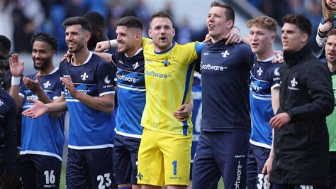 2 Bundesliga Darmstadt 98 baut Tabellenführung gegen SC Paderborn aus