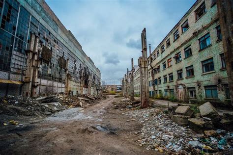 Território Da Demolição De Espera Abandonada Da área Industrial