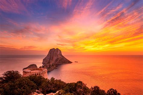 Ibiza Nights | LuxGive