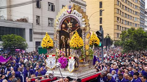 Señor de los Milagros Comenzó tercer recorrido procesional Canal N