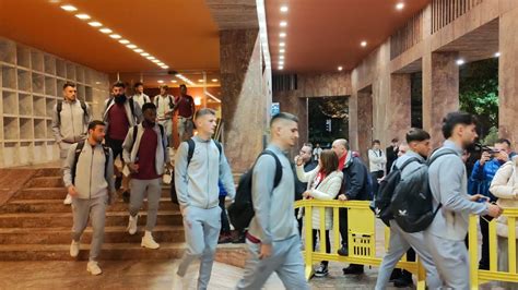 Jugadores Del Athletic Club Saliendo Del Hotel Meli De Bilbao Antes De