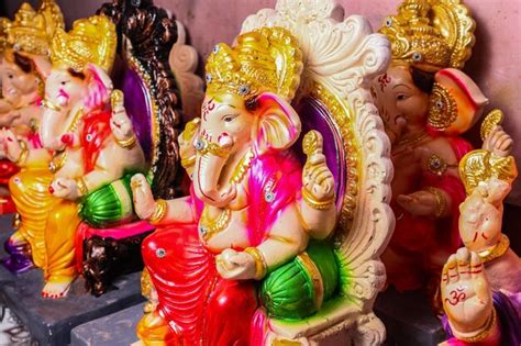 Feliz ganesh chaturthi dios hindú ganesha Foto Premium