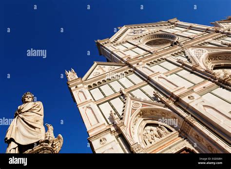 La Facciata Della Basilica Di Santa Croce Noto Anche Come Il Pantheon