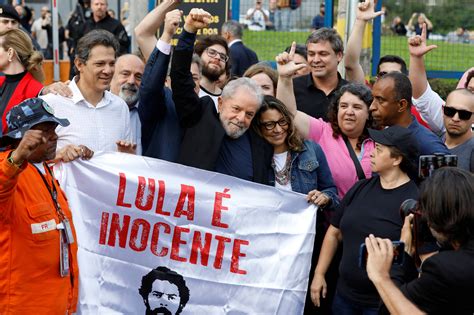 Ex Presidente Lula Solto Ap S Dias Preso Na Pol Cia Federal Em