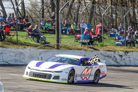 Smith Dominates Vores Welding CRA Late Model Sportsman Season Opening