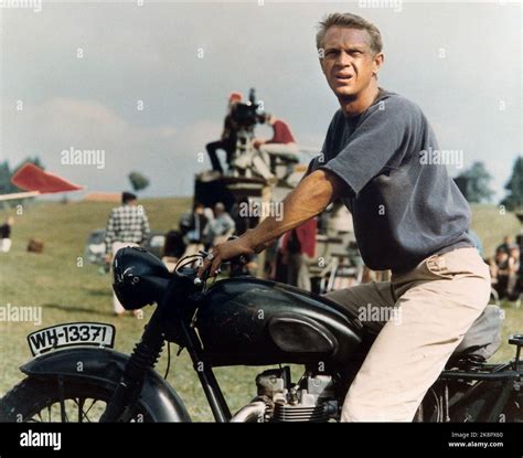 The great escape 1963 steve mcqueen hi-res stock photography and images